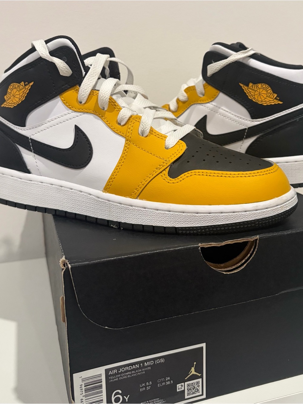 Nike Jordan 1 Mid Kids 6Y Sneakers - White, Black & Yellow